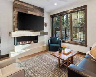 Gondola Lodge & Tahoe Beach Club - South Lake Tahoe - Living room