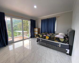 Villa Bukit Cengkeh - Puncak - Schlafzimmer