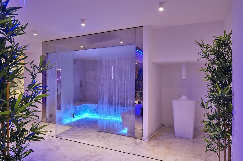 ريفا بالاس هوتل - غرادو - حوض السباحة