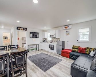 Cozy Tiny Homes Yellow - Rhome - Sala de estar