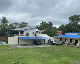 Gallina E Palo Beachfront Hotel - Jacó - Edificio