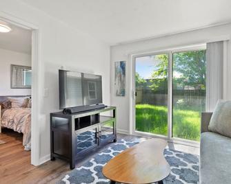 The Snug Spot #2: 2 mi to UofO/Dowtown - Eugene - Living room