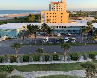 200 Ft To Beach! Immerse Yourself At An Incredible Oceanfront Corner Unit - Cocoa Beach - Building