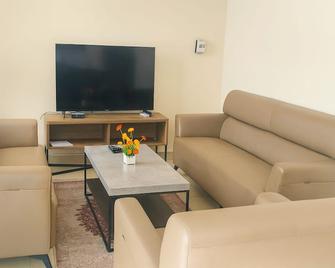 Modern Family Apartment in Kinshasa - Kinshasa - Living room