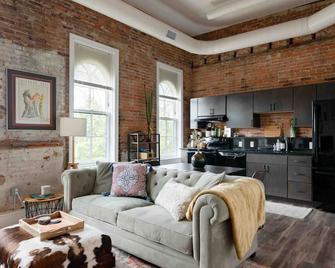 Thompson 307 · Light Filled Artist Loft - Downtown Depot town - Canton - Living room