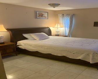 OYO Family Ranch At Melbourne Fl - Melbourne - Bedroom