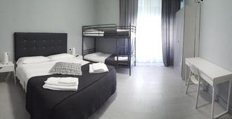 Hotel Milano - Pisa - Bedroom