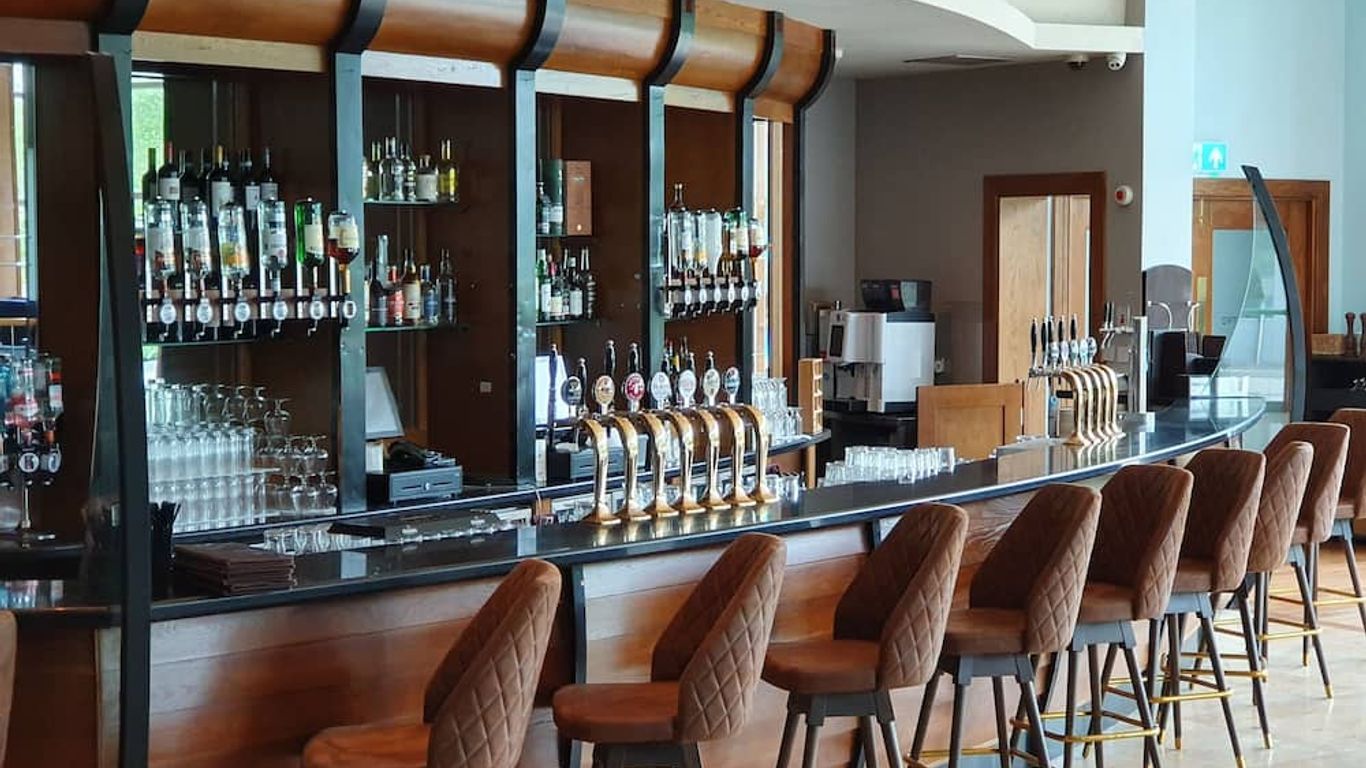 Shearwater Hotel & Spa