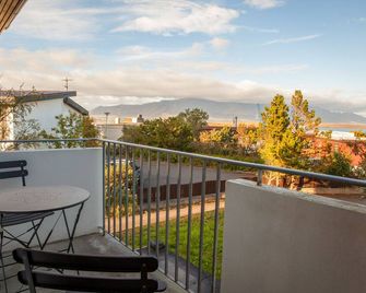 Cozy 60's villa in Reykjavik - ريكيافيك - شرفة