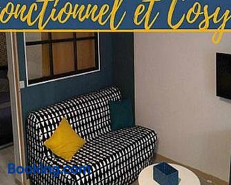 Joli petit logement en centre ville de Brioude - Brioude - Living room