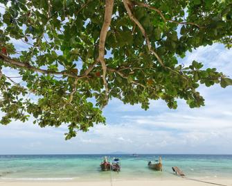 Slumber Party Phi Phi - קופיפי - חוף