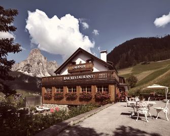 Berghotel Ladinia - Corvara in Badia - Bygning