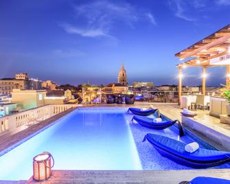 إن إتش كارتاجينا أوربان رويال - كارتاخينا دي إندياس - حوض السباحة