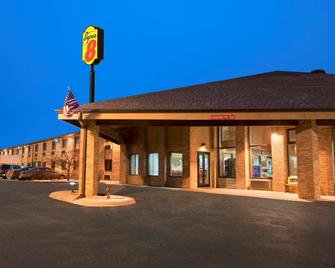 Super 8 by Wyndham Green Bay I-43 Bus. Park - Γκριν Μπέι - Κτίριο