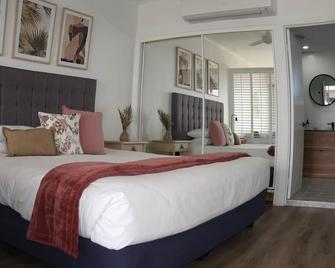 Luxe Unit with 160 degree ocean and beach views - Alexandra Headland - Chambre