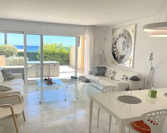 ARCOS casa adosado primera línea - Miami Platja - Sala de estar