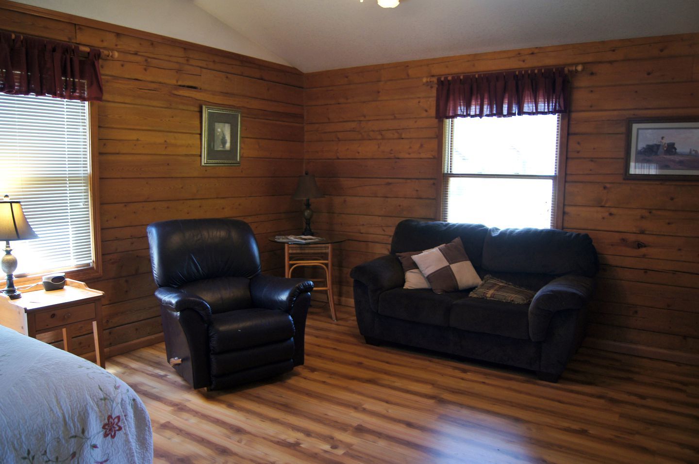Secluded Cabin Ideal for a Romantic Getaway in the Umpqua River Valley of Oregon