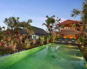 Uluwatu Lumbung Cottages - Denpasar - Piscina