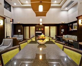 Hampton Inn & Suites Detroit-Canton - Canton - Lobby
