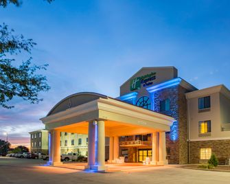 Holiday Inn Express & Suites Clovis By IHG - Clovis - Bygning
