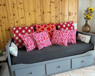 Farmhouse Gite 3 Epis Pays Sous Vosgien In Etueffont, Sleeps 9 - Leval - Wohnzimmer