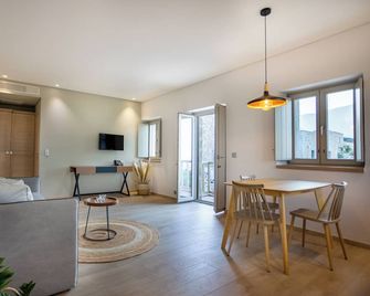 Armantanis Luxury Suites - Areopoli - Living room
