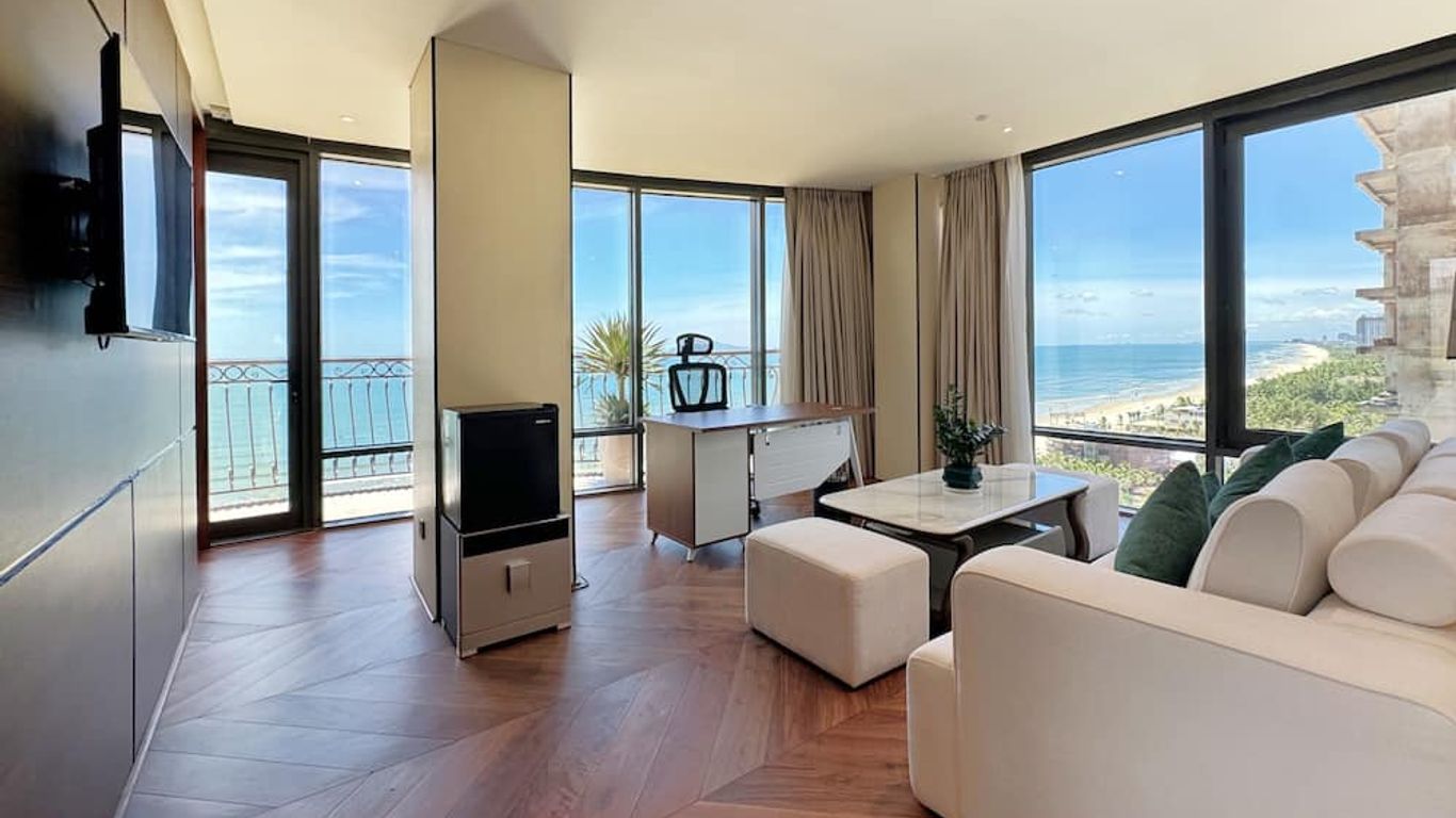 Holiday Beach Hotel Danang