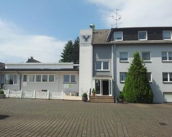 Hotel Schwarzer Adler - Moers - Budova