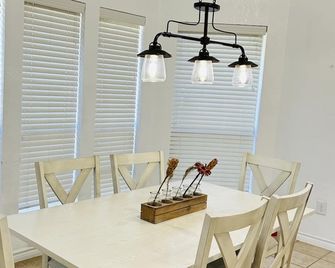 Charming Luxury Convenience Spacious Home Burleson - Burleson - Ресторан
