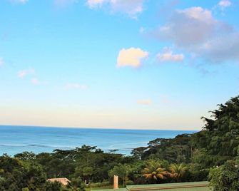 4 Bedrooms Villa in Seychelles set in a beautiful garden - Perfect for groups - Au Cap - Beach