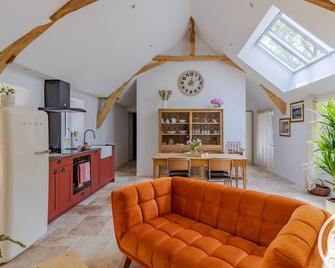Maison de Vacances Rénovée sur l'Île Fluviale de Chalonnes, Terrasse, BBQ, Prêt de Vélos - FR-1-622-61 - Chalonnes-sur-Loire - Salon