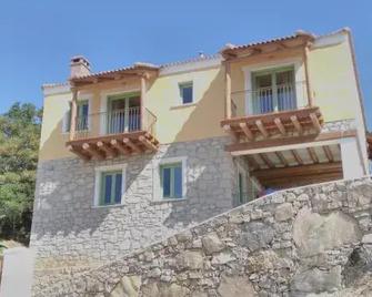 Petrino - Petrovouni - Edificio