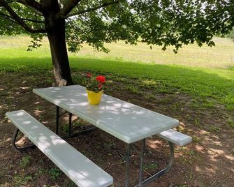 Sweet cottage with lots of privacy that's perfect for a romantic getaway. - Beavercreek - Innenhof