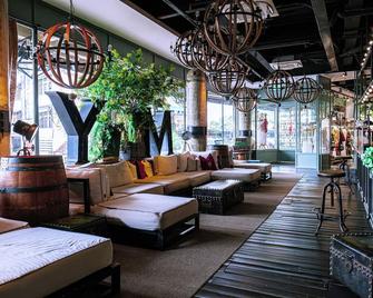 إم بوتيك هوتل - إيبوه - ردهة