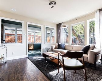 Best Reviews Incredible Value! Mid-Century Modern Oasis In The Heart Of Dallas - 達拉斯 - 客廳