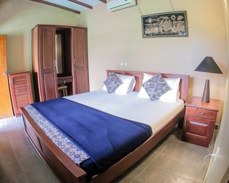 Funk Bunk Inn - Bed & Breakfast - קאנדי - חדר שינה