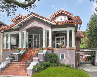 Large, Uptown, Apartment on Tree-Lined Avenue. Close to Shopping and Eating. - Nueva Orleans - Edificio