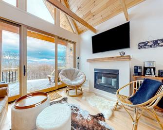 The Alpine Outlook - Londonderry - Living room