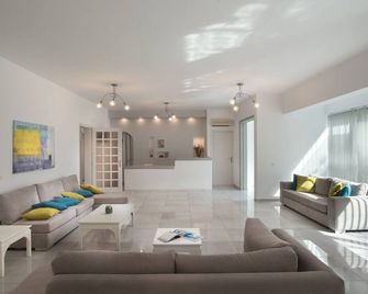 Milos Hotel - Adamantas - Wohnzimmer