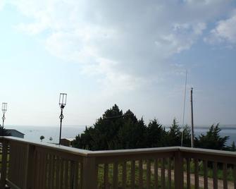 Steps From The Sand!! Not Seperated By Roads Or Rails!! 4 Bedroom 2 Bath - Lewellen - Balcón