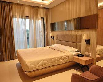 Farmhouse Residency Malad - Mumbai - Schlafzimmer