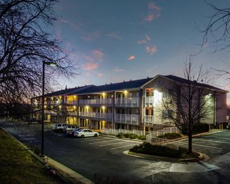 HomeTowne Studios by Red Roof Denver - Thornton - Thornton - Bâtiment