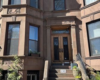 Charming Brownstone just 2.5 blocks from Prospect park - Brooklyn - Edificio
