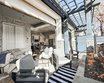 Colorado Spa Retreat | Hot Tub/Sauna | Downtown - Colorado Springs - Patio