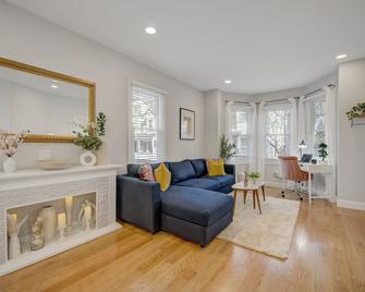 Palmer Square 1BR w/ Private Patio - Princeton - Soggiorno