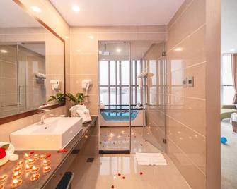 Bien Bac Hotel - Mong Cai - Bathroom