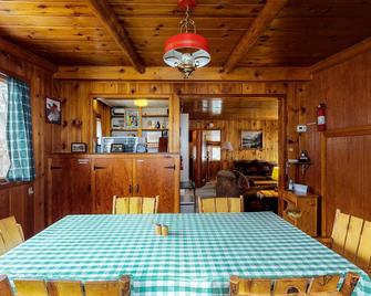 Cozy Colorado Cabin With Large Deck, Free Wifi, Quiet Location - Green Mountain Falls - Dining room