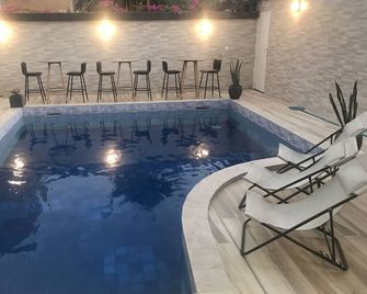 Chez Daniel mbene - Saly - Pool