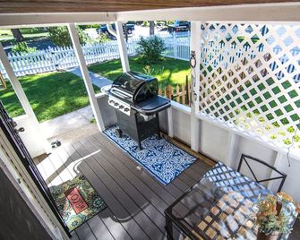 Pet Friendly Cottage located between Old Colorado City and Downtown! - Colorado Springs - Balcón