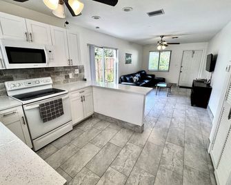 Victoria's Retreat-Close to Airport, Cruiseport, Whole Foods - Fort Lauderdale - Cozinha